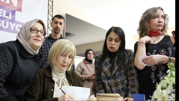‘ÇEKMECEMDE KİTAP VAR’ SÖYLEŞİSİNİN BU AYKİ KONUĞU AYŞE KULİN OLDU
