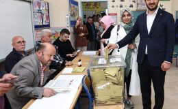 Bağcılar Belediye Başkanı Abdullah Özdemir, eşiyle birlikte oy kullandı