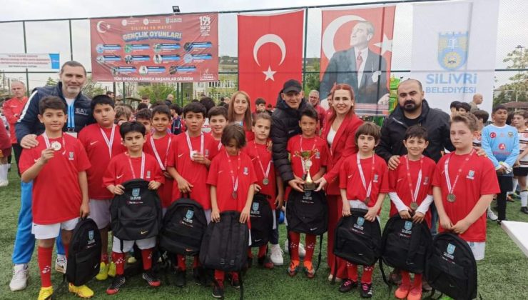 SİLİVRİ’DE 19 MAYIS FUTBOL ŞÖLENİ DÜZENLENDİ