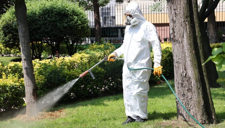 Bağcılar’da parklar ve yeşil alanlar ilaçlanıyor