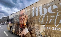 İLBER ORTAYLI İÇİN İETT’DEN ÖZEL SAYGI OTOBÜSÜ